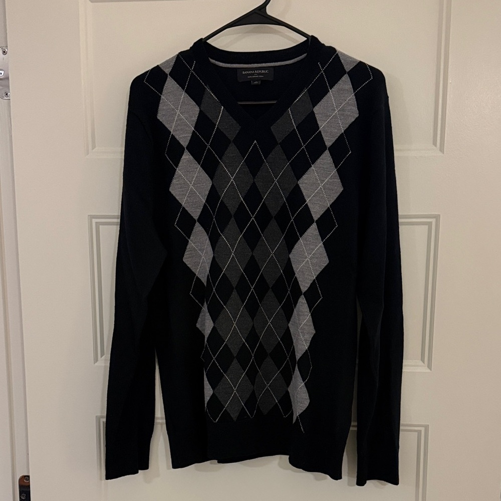 Banana Republic Black and Gray Argyle V-Neck Sweater
